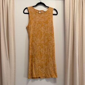 Sleeveless orange pattern sheath dress